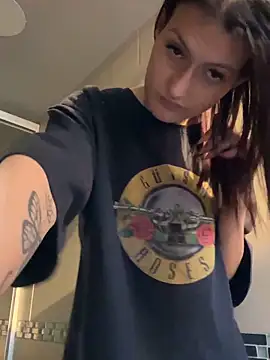 Caroline daring online show from April 7, 9:50 pm