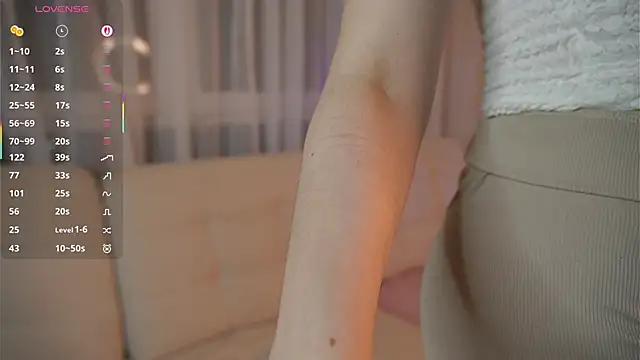 EmelySwickheimer online show from November 10, 7:31 pm