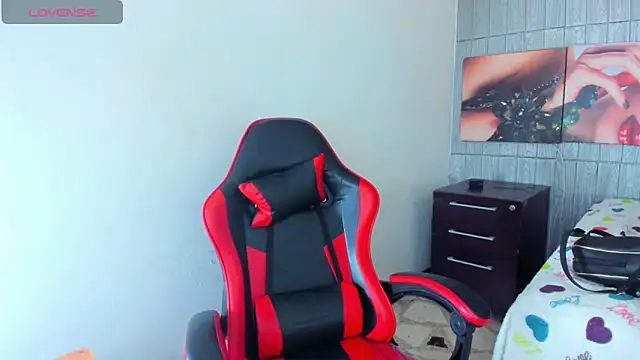 susan mooree online show from April 4, 8:07 pm