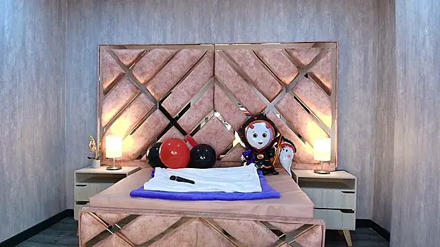 ANABELL BROWN online show from November 1, 8:24 pm