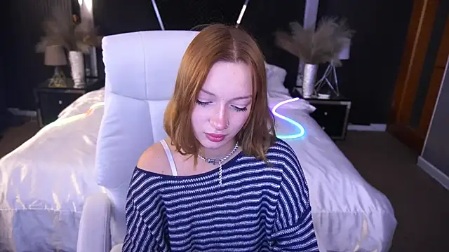 FoxyMayy online show from October 4, 7:29 pm