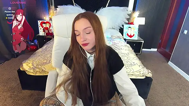 FoxyMayy online show from April 6, 1:12 pm