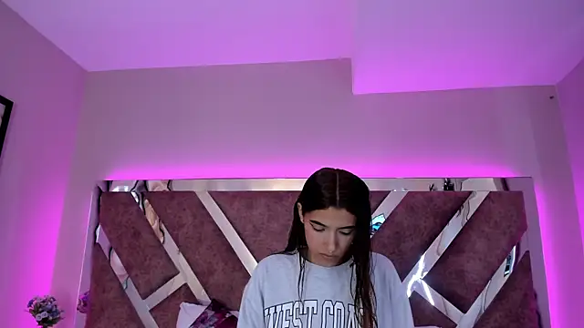 CarolinaaGomezz online show from December 14, 1:06 pm