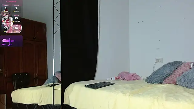 Snapshot of ebony_joness chatting on October 6, 3:23 am ebony joness online show from October 6, 3:23 am