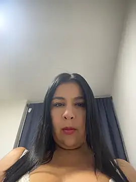 IrisDuvall online show from June 3, 12:01 am