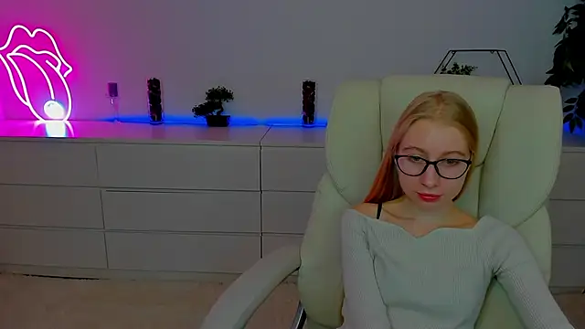 Alina Blonde online show from October 8, 5:45 am