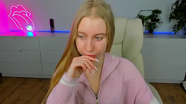 Alina Blonde online show from February 10, 7:22 am