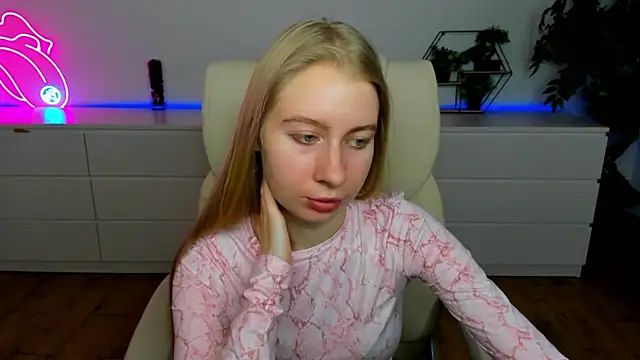 Alina Blonde online show from March 1, 6:57 am