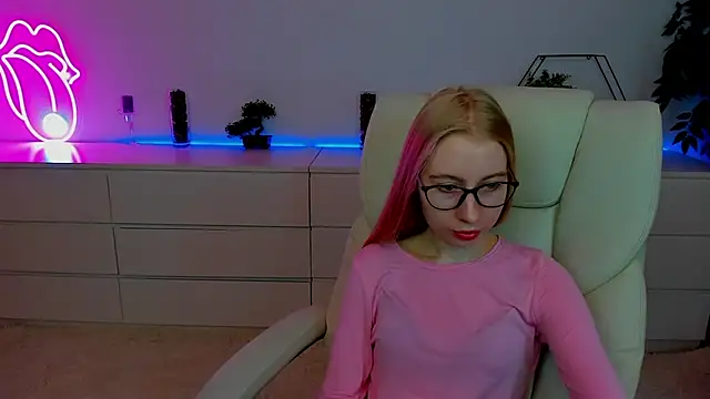 Alina Blonde online show from October 7, 5:34 am