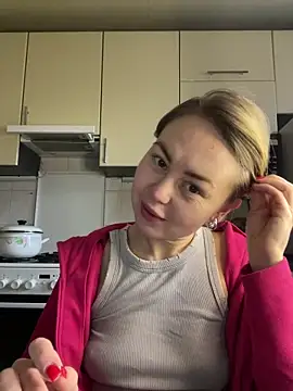 MartaLuna  online show from February 26, 1:10 pm