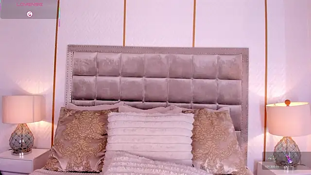 DakotaWangi online show from April 15, 3:29 am