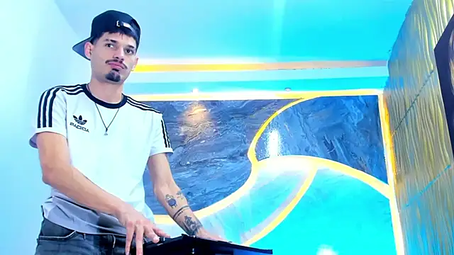 Iam Steven online show from February 12, 4:58 am