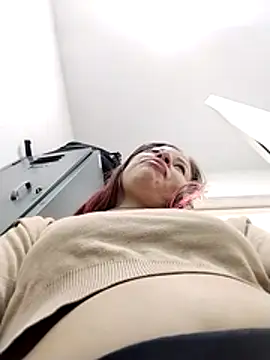 LaraCaliente online show from March 10, 2:10 pm