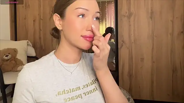 Amelia Ray  online show from June 4, 9:36 am