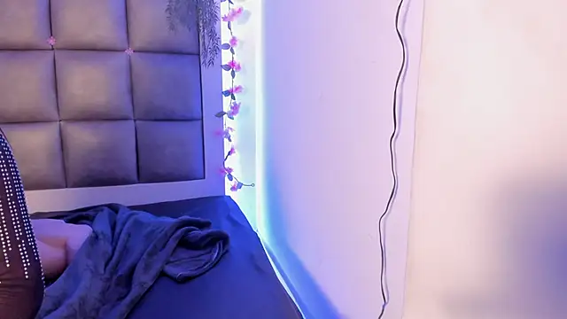 abbiecollins js online show from February 3, 6:40 am