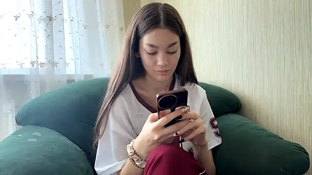Snapshot of Cuteviola chatting on October 21, 3:32 am Cuteviola online show from October 21, 3:32 am