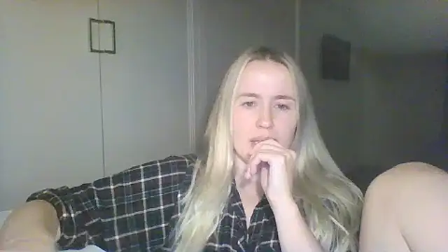 Snapshot of Frosian chatting on October 9, 9:41 pm Frosian online show from October 9, 9:41 pm