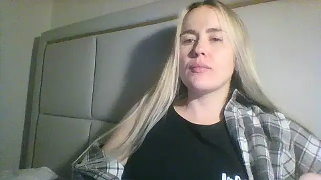 Snapshot of Frosian chatting on October 4, 10:14 pm Frosian online show from October 4, 10:14 pm