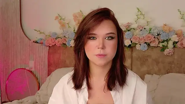 Lilith Bonheur online show from May 6, 1:20 am