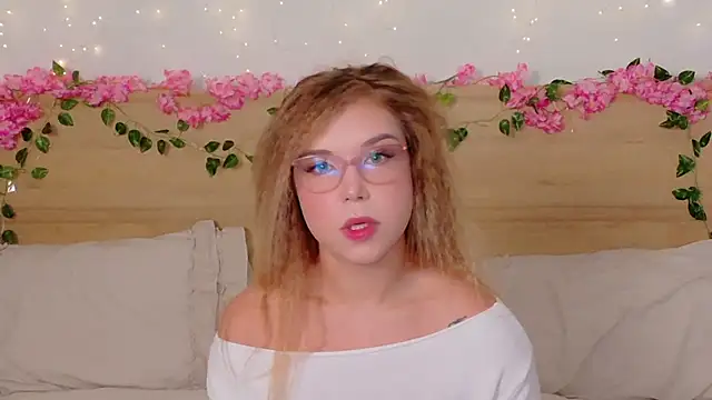 Lilith Bonheur online show from October 30, 8:54 pm