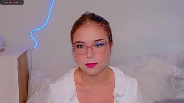 Lilith Bonheur online show from December 2, 9:39 pm