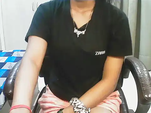 Snapshot of short_girl_ chatting on October 3, 10:04 pm short girl  online show from October 3, 10:04 pm