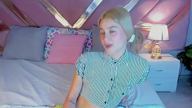 ChloeLaurentt online show from December 22, 1:47 pm