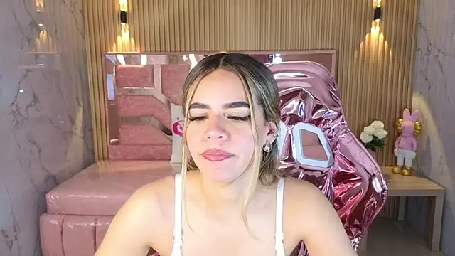 lilith4 s online show from November 17, 8:20 pm