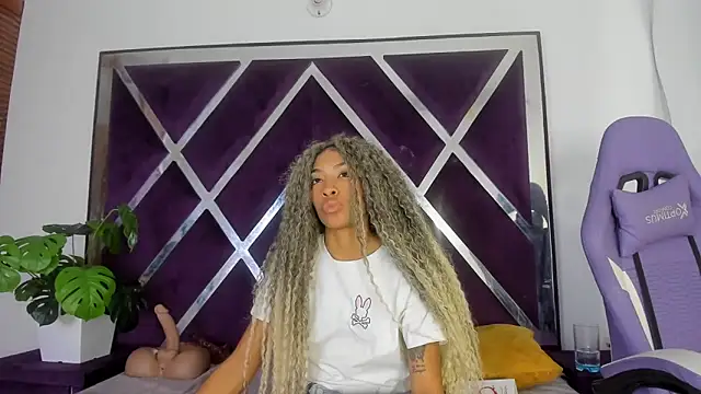 angelkyraasm online show from April 10, 1:17 pm