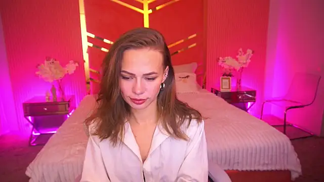 ShyySiren online show from November 1, 8:29 am