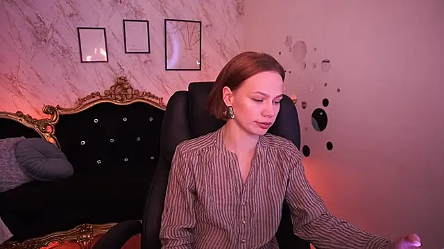 ShyySiren online show from April 19, 1:33 pm