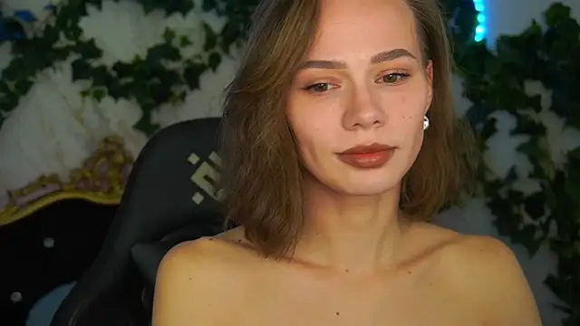 ShyySiren online show from November 27, 8:39 am