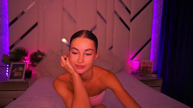 CherryyLulu online show from September 18, 8:35 am