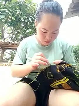 emilyzz online show from April 10, 8:42 am