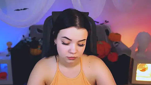 Snapshot of leslierowe_ chatting on October 19, 5:26 pm leslierowe  online show from October 19, 5:26 pm