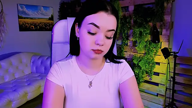 Snapshot of leslierowe_ chatting on October 24, 5:09 pm leslierowe  online show from October 24, 5:09 pm