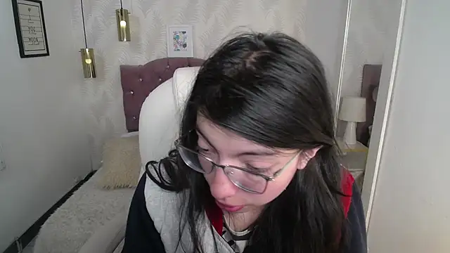 alllyson  online show from December 16, 7:42 pm