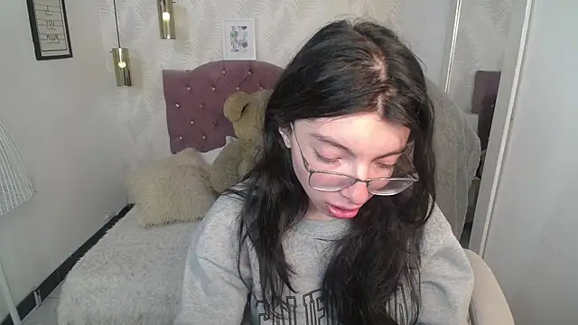 alllyson  online show from December 19, 9:07 pm