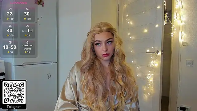 KristenHarrington online show from December 18, 1:38 pm