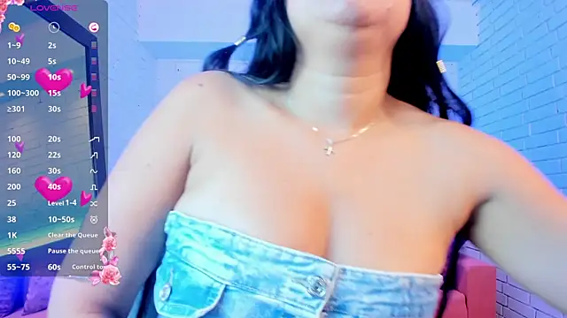 Snapshot of Megancoxx chatting on October 22, 12:10 pm Megancoxx online show from October 22, 12:10 pm
