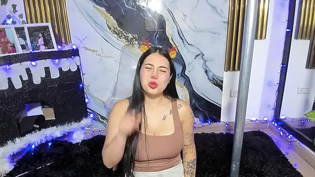 brittanyy20 online show from December 19, 10:40 am