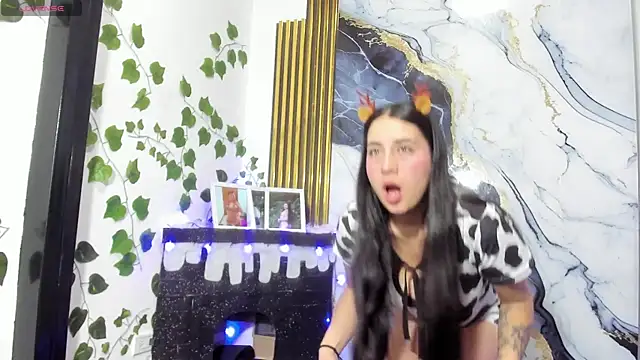 brittanyy20 online show from December 23, 9:35 am