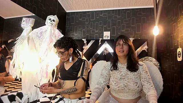 Snapshot of Alien_high chatting on October 15, 7:38 pm Alien high online show from October 15, 7:38 pm