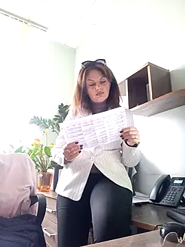 ValeriaLove43211 online show from November 12, 9:18 am