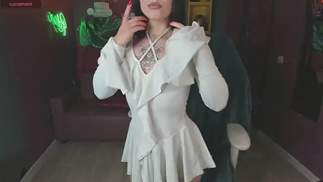 B Monica  online show from December 19, 9:18 pm