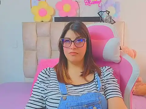 queenalexxa111 online show from October 8, 6:12 pm