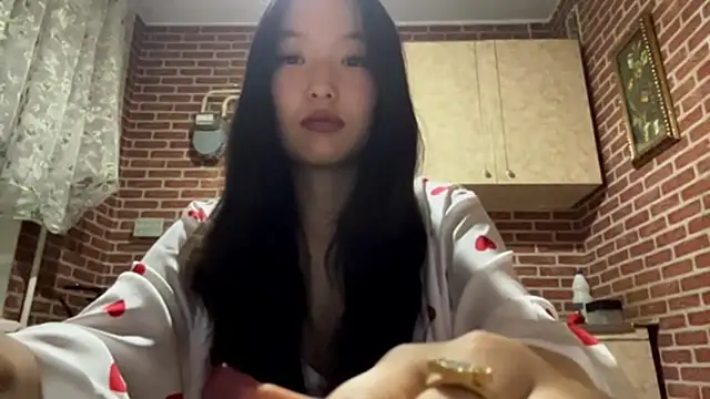 EmmaLeexth online show from September 17, 5:00 pm