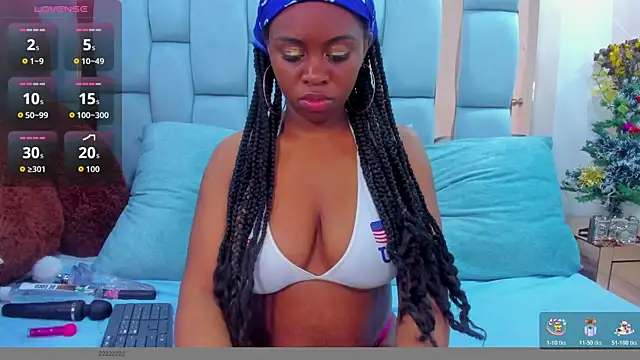 hazellanee online show from December 22, 4:15 am