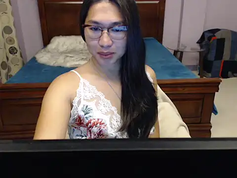 Cassandra Sweettease16 online show from September 19, 8:30 pm