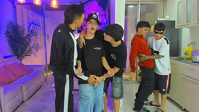 Houseofwarrios online show from April 12, 7:55 am